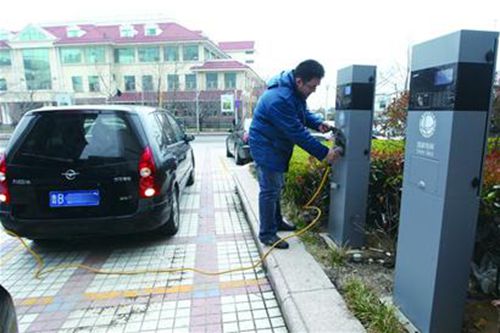 山東新建住宅停車位須配建充電設施 電動汽車不再喊“渴”